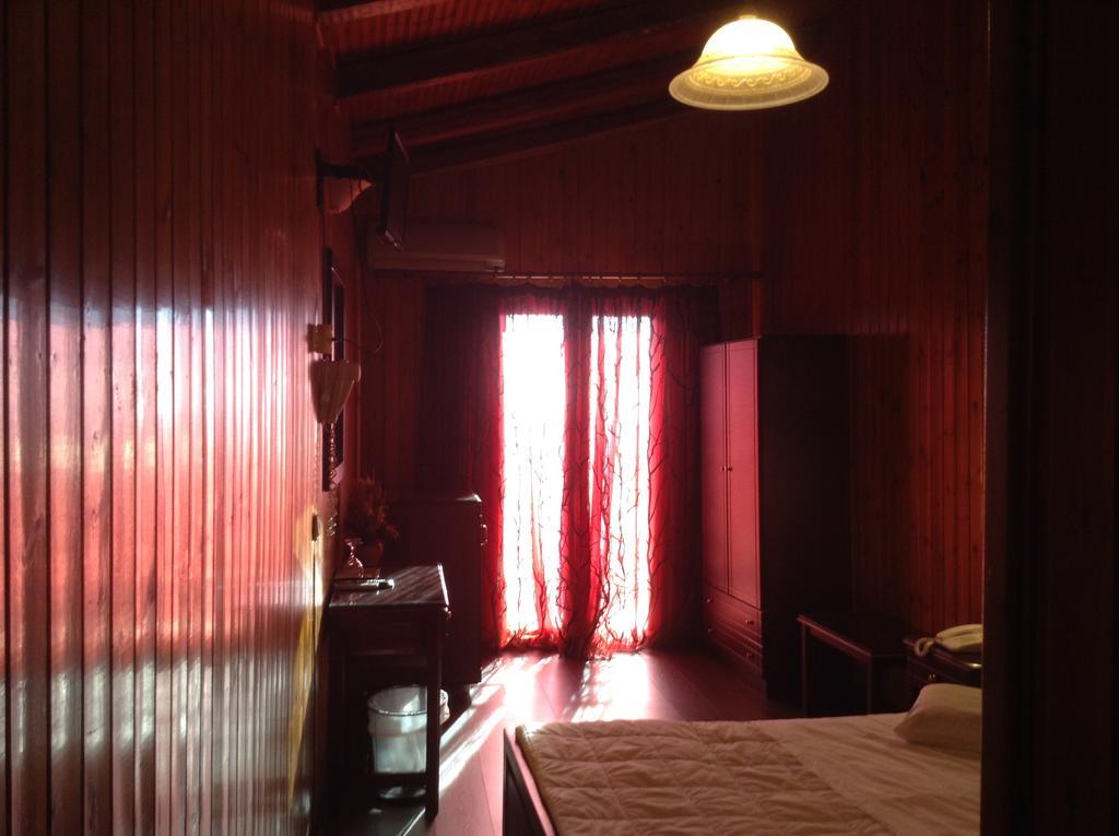 Hotel Lefas Delphi Buitenkant foto